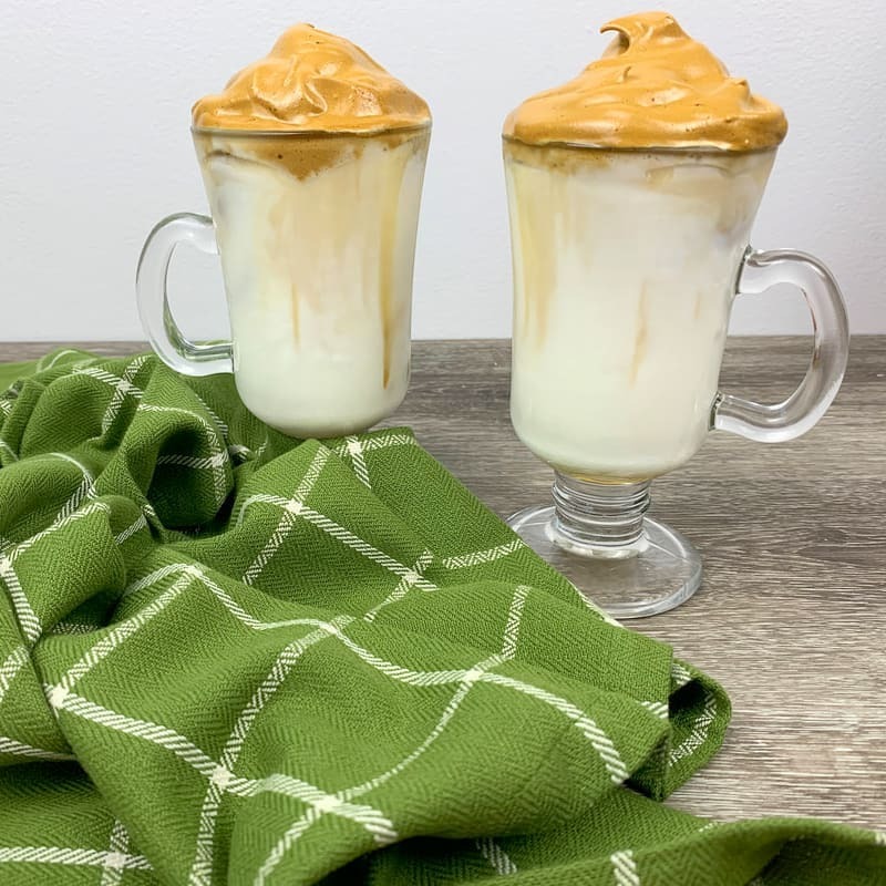 monicazyoung's tweet image. The #dalgonacoffee is the new hype trend. Learn how to make it by visiting the blog (#linkinbio)
#dalgonalatte #coffee #coffeelover #coffeetime #coffeeaddict #colombiancoffee #coffeephotography #coffeevibes #café #cafe #cafecito #cafecito☕ #cafedalgo… instagr.am/p/B_N6R9OnvMW/