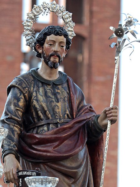 Azahardetablada's tweet photo. Es el año de la memoria.
Quién iba a decirnos alguna vez que habría un año en que ni siquiera podríamos juntarnos los hermanos para rezar siquiera un Vía Crucis o unas preces en la Parroquia, compartiendo esos momentos.
Hasta eso parece hoy un sueño.
¡Viva San José Obrero! https://t.co/oxT7QlmNRH