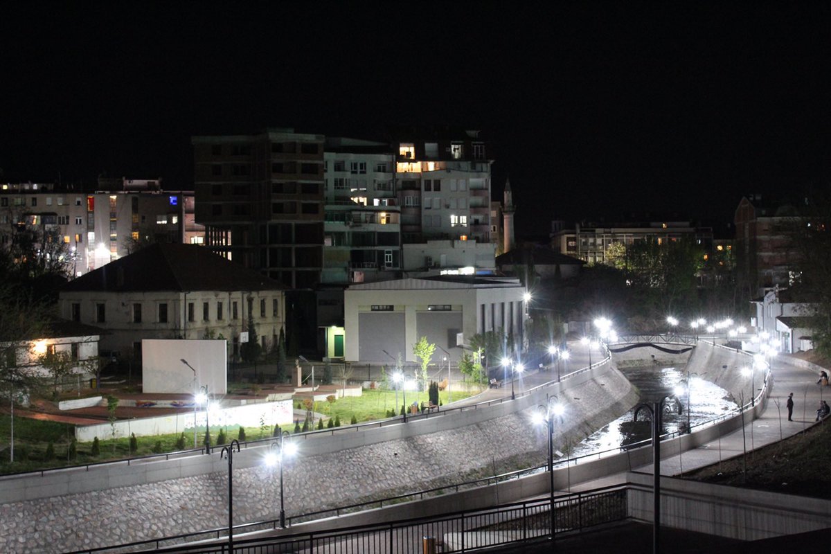 Gjakova, 20 Prill 2020
Për tu motivuar t’iu tregojmë fëmijëve tanë si kemi qenë sot e 21 vjet më parë, në link hymni i SHBA! 

m.youtube.com/watch?v=m0_mFr…

Rri n’shpi!