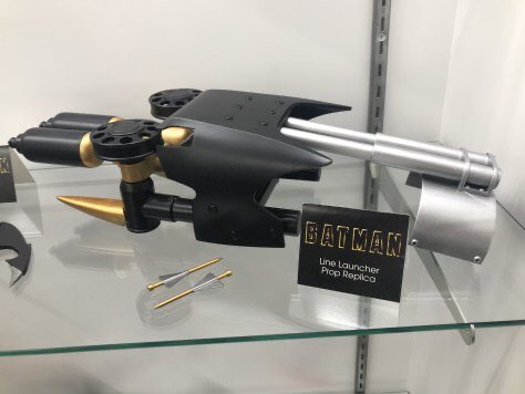 batmanbeyondpod's tweet image. Ever wanted to feel like Michael Keaton walking up to his display case? So has @NECA_TOYS . Check out the recent @C506Latam piece from co-host Benjamin David @ComicBookIntl ! #89batman #batman89 #michaelkeatonbatman #propreplica #fullscaleprops collectible506.com/full-scale-89-…