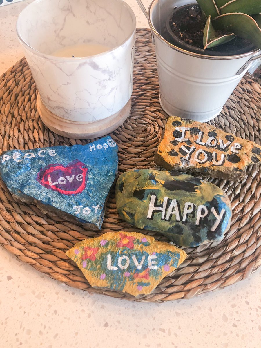 ewrightdesigner's tweet photo. Kindness Rocks! @MmeVadeboncoeur @MissBSMY https://t.co/AbXOjhQv6p