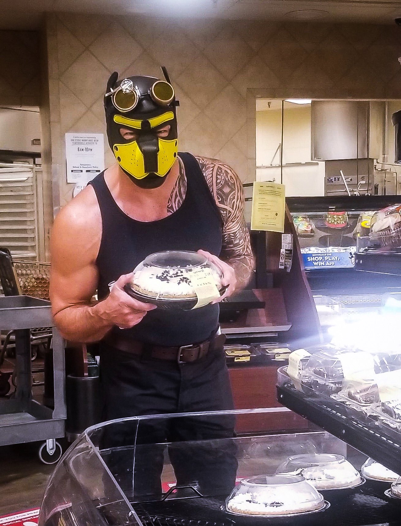 ⛓Kinky Daddy 😈😈😈 on Twitter "Pie anyone? Grocery store requires mask