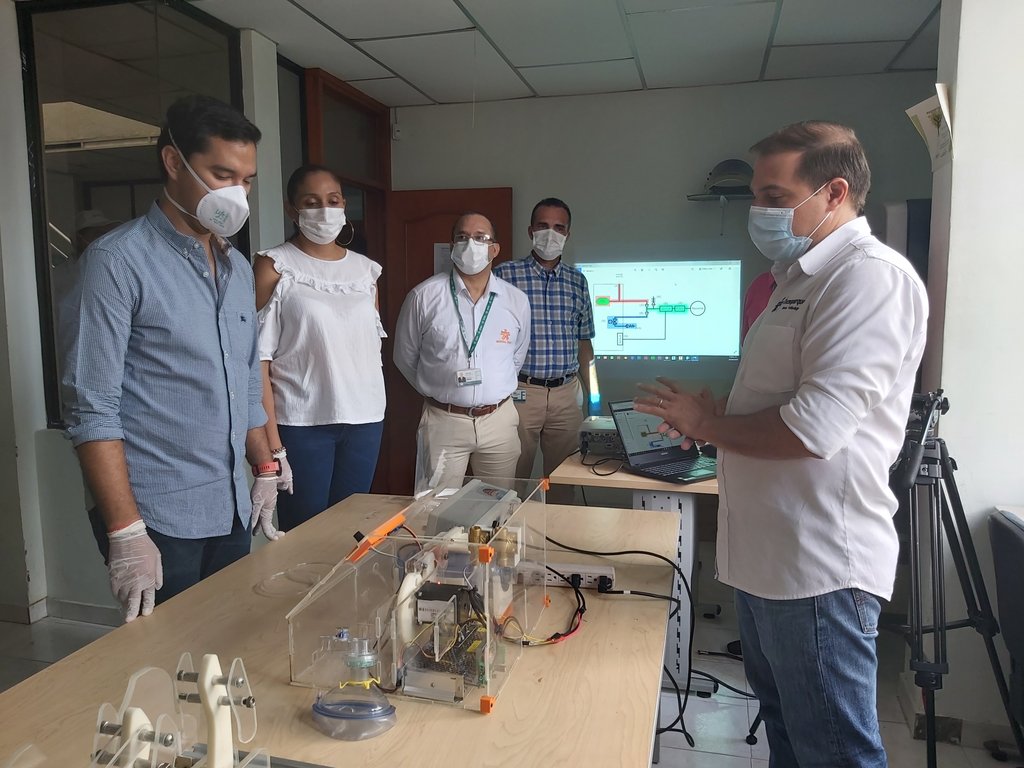 SENACesar_'s tweet photo. El Alcalde de Valledupar @MelloCastroG visitó las instalaciones de Tecnoparque para conocer el prototipo de ventilador mecánico que desarrollan los ingenieros y gestores @SENACesar_
que beneficiará los posibles infectados del Covid-19. @EstradaCarlosM @luismonsalvo @SENAComunica https://t.co/43WfxN0wmf