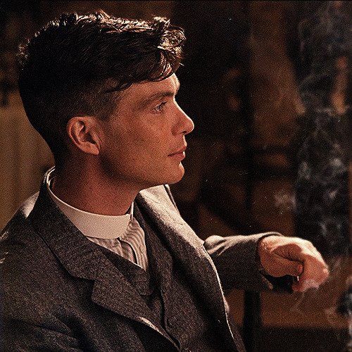 iloveyoumore_58's tweet photo. Oggi siamo qui riuniti per apprezzare il profilo di Thomas Shelby #PeakyBlinders #Tiziaparty https://t.co/9vKcggk3A9