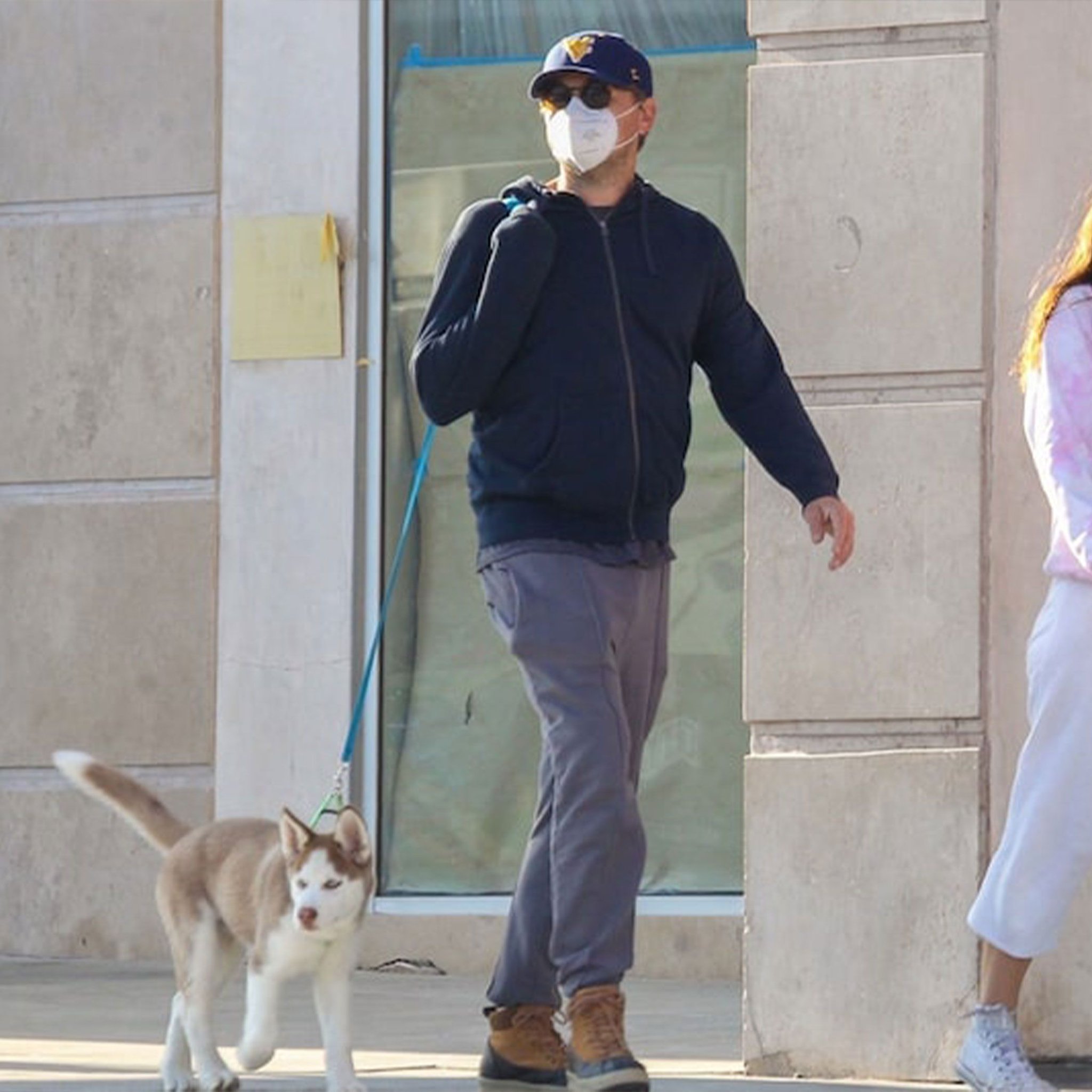 Huckberry on X LeoDiCaprio wearing v1 of the Huckberry Duck Boot. Let s hope the pup doesn t get to them. Although v2 will be dropping this fall https t 0J8SdygxDX X