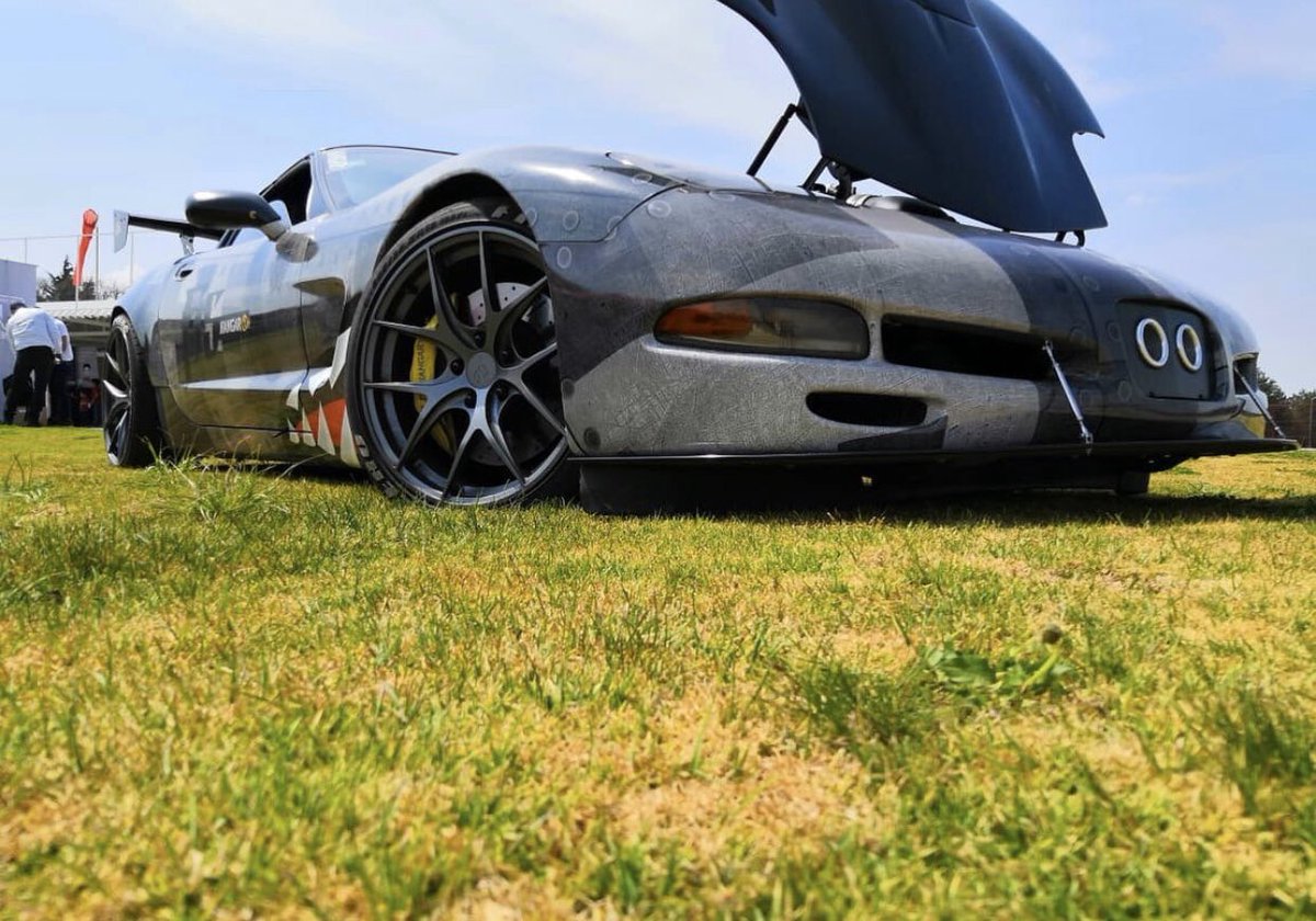 maxwrapsmex's tweet photo. Gracias a @Fer_MillerH1  por todo su apoyo siempre , seguiremos trabajando para dejar ese Corvette como nuevo y mejor que antes https://t.co/yGCsX6S4vn