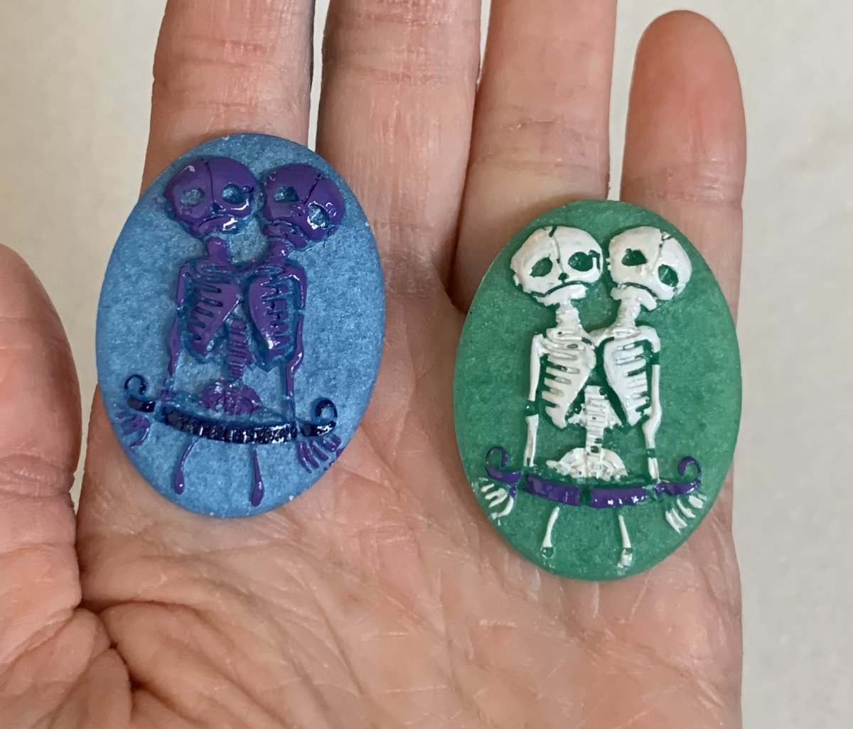 BadKarmaLady's tweet photo. New thangs~
.
.
#etsy #etsyshop #gamermagnets #videogames #skeletons #oddity #magnetset #handmademagnets https://t.co/bpHGNQFqCv
