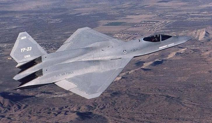 みんな YF-23のことブラックウィドウⅡの名前で呼ぶんだけど。 個人的