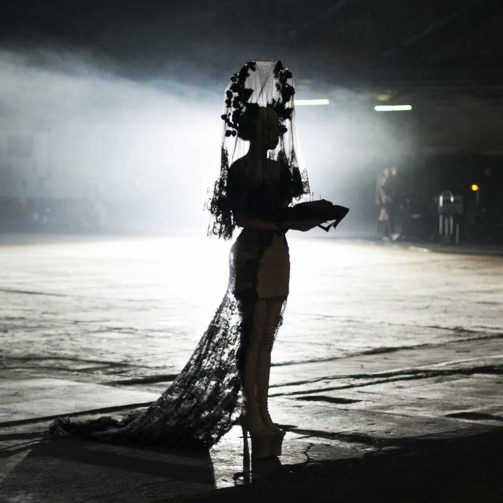 tthiagosantos_'s tweet photo. #Alejando é um dos clips que mais amo. Gaga serviu muito nele 😍😍 https://t.co/HvzDb1WzOx