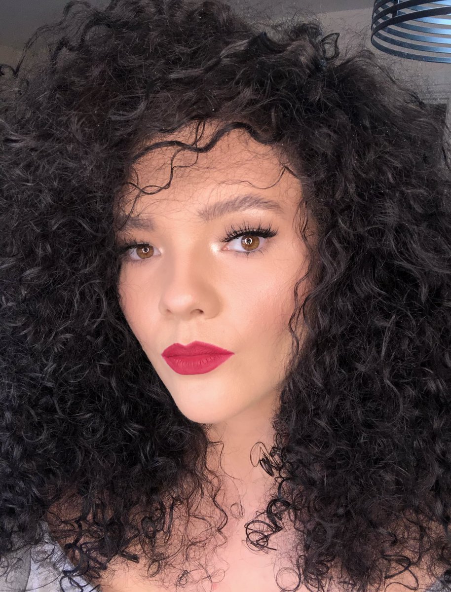 Unleash the hagrid monster &amp; team it up with a bold lip just to balance it out 🤪😝 #hagrid #curlyhair #boldlip #makeup #hair #bighair