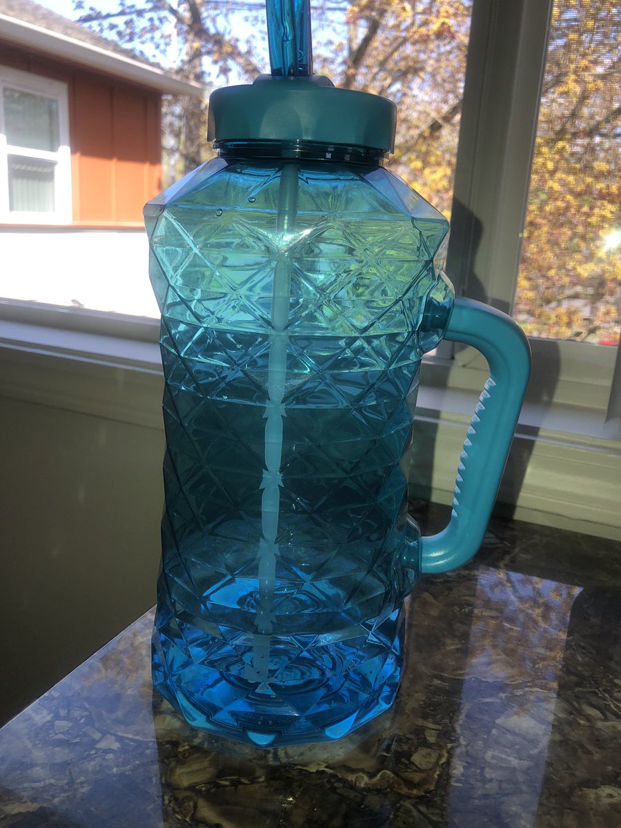 FN_TyraGriffith's tweet photo. How much water have you drank today? Stay hydrated! #todayi almost finished my second half gallon! (Pic with water info is a repost from online) #rainierbeach #rbac #hydration #Seattle #raincity https://t.co/qe5faJeykU