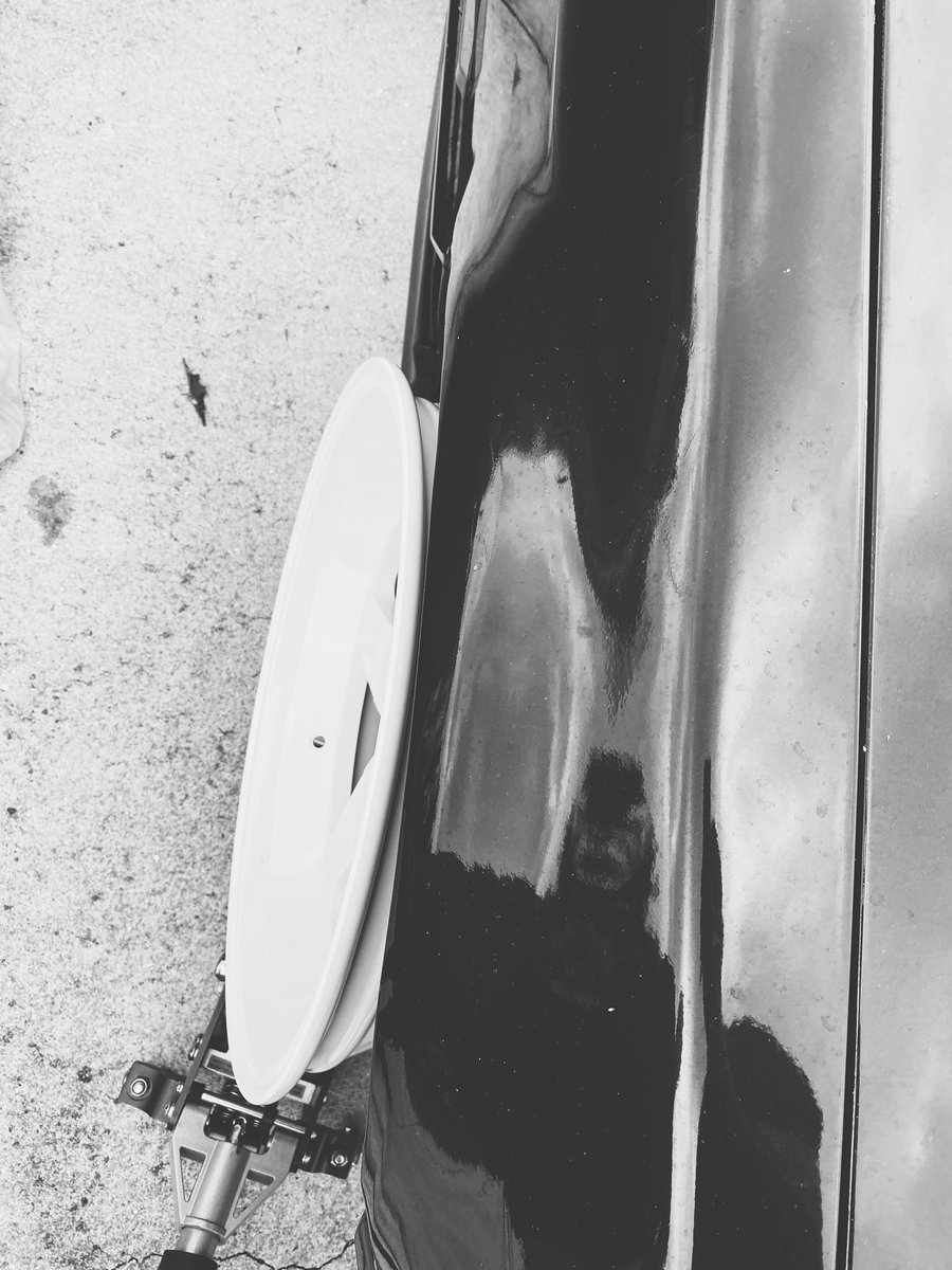 JustinVilay's tweet photo. Was on the fence with white wheels, but these are gonna tuck nice 🤘🏽 https://t.co/VI8PDO8K36