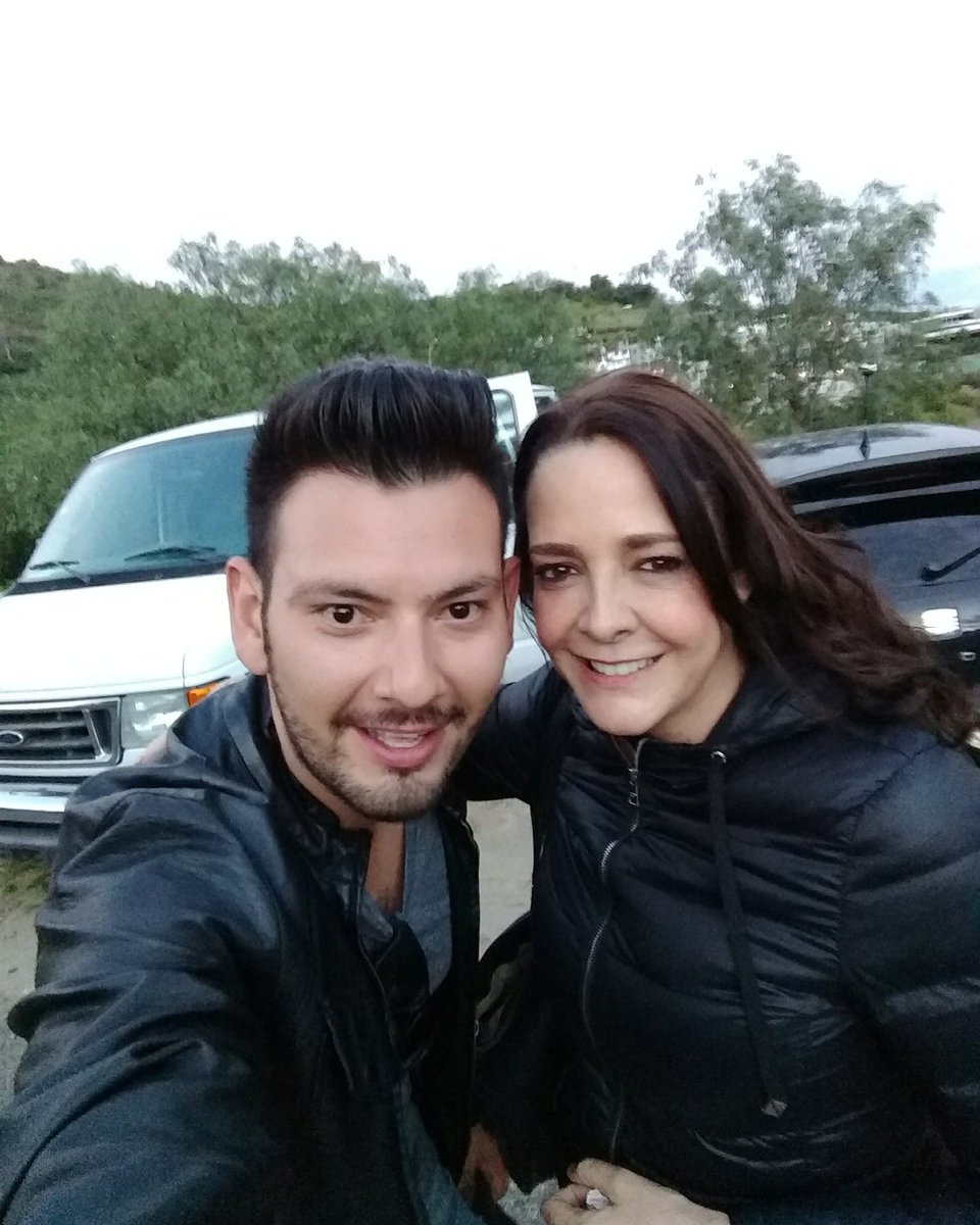cesarvaldiviaof's tweet photo. Uyyy que buen recuerdo grabando La Piloto con la gran María Fernanda... #Jaaa #ConTodo #Serie #LaPiloto #Act #Art #Actors #TJ #CDMX #ActorTijuanense #Magic #ActorsLife #Gracias #Personajes #Estela #Cañengo #Actores #MariaFernandaGarcia #CesarValdivia 👊🏼😎🤟🏼🎥 @Marifergarcia88 https://t.co/HTz8VQZtXg