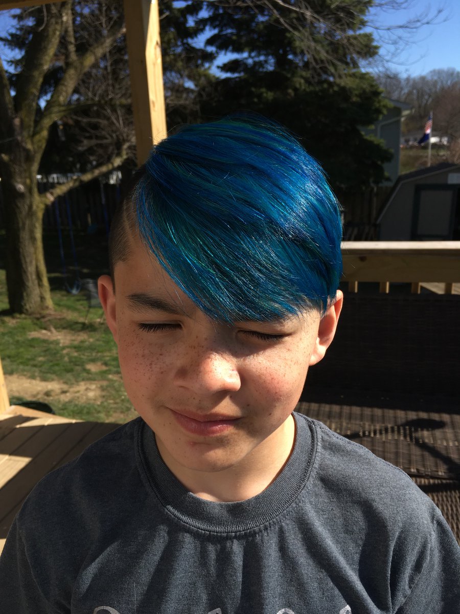Cre8ivityCounts's tweet photo. It felt great to have my hands in some hair today. I got 5 of my boys done. #SocialDistancingHairstylist #haircolor https://t.co/u6qByzVaQi