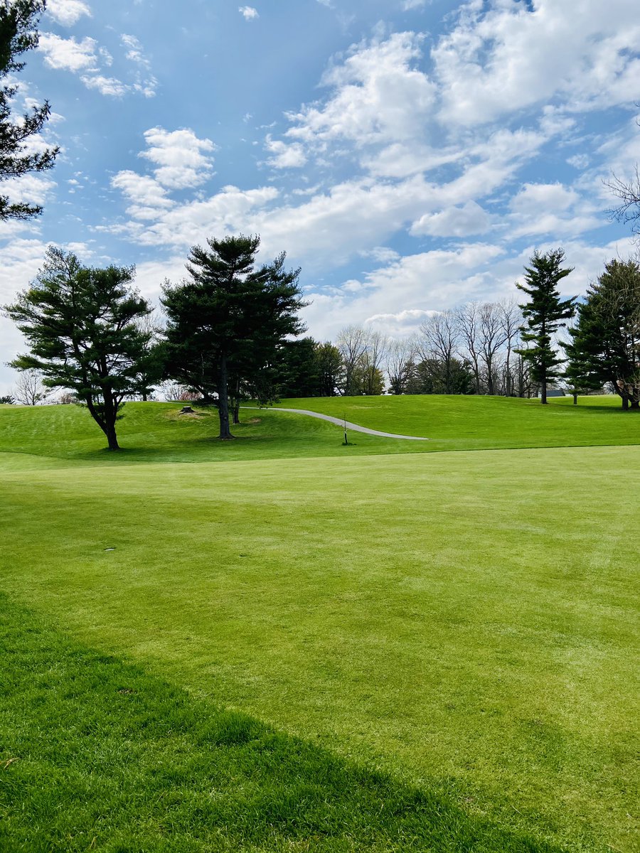 TippyCCGolf's tweet photo. @realDonaldTrump @POTUS.  How awesome would it be if the President visited our small town course in these crazy times! Everyone could use some safe outdoor time right now. https://t.co/Er6c2xXawT