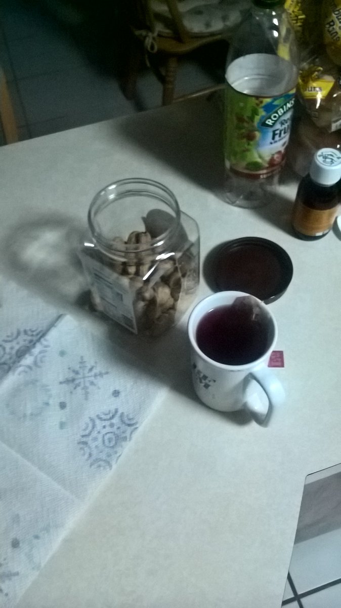 JMorant5's tweet image. Red raspberry tea and peanuts... #munchiemode