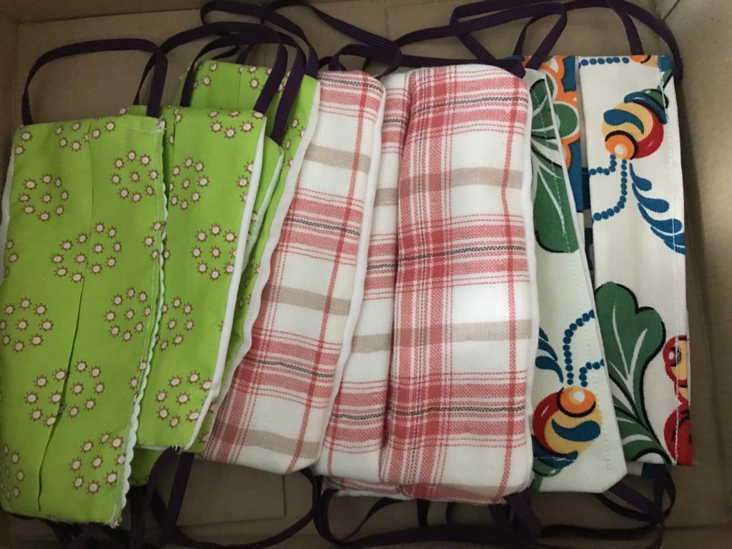 KidsWinWithLin's tweet photo. Yesterday I received our first batch of homemade masks from parents from William Berczy Public School. These masks will go to 10 homes with seniors who are in need of masks. Thank you! Let me know if you know of seniors who are in need of masks! #COVID19 #HomemadeMasks https://t.co/Ke4Nkt9Dyz