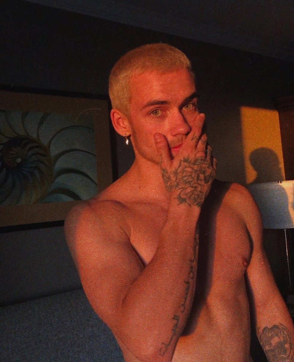 ethxnbrooks's tweet photo. i had a few, got drunk on you
and now i'm wasted.

— by juls; https://t.co/I4BmOQkQou