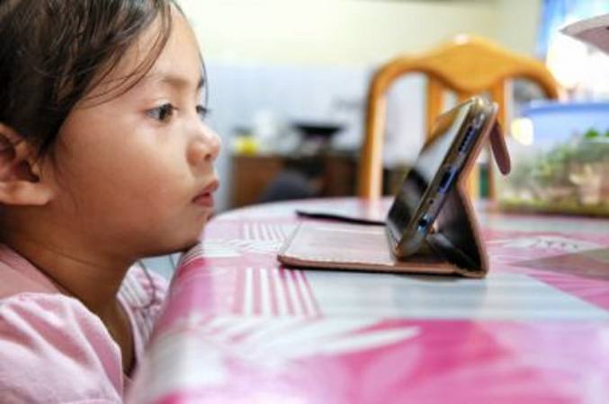 Lilatown9's tweet photo. En Ecuador, en el 2013 una Encuesta de Tecnologías de la Información y la Comunicación (TIC) del Instituto Nacional de Estadística y Censos (INEC) reveló que el 51,3% de la población de 5 años y más tenía por lo menos un celular activado. En el 2011 ese porcentaje era del 46,6% https://t.co/00arHq97HL