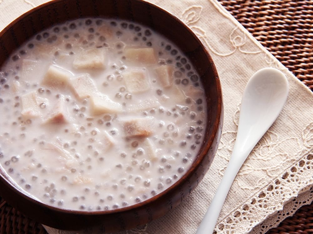 9. 南瓜饼 pumpkin cake(??) it's basically fried pumpkin mochi with red bean innards10. 西米露 sago soup. it can be served hot & cold and the ones i usually get are either in coconut milk or red bean soup11. 榴莲酥 durian cake (this shit good12. 沙琪玛 caramel treats???