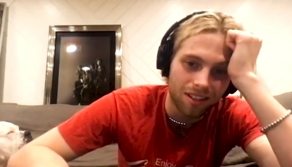 prittybraindead's tweet photo. Me hoping to ever see the 30 minute video of @Ashton5SOS eating fish fingers 🤞 @5SOS @Luke5SOS @Michael5SOS @Calum5SOS #SpillingtheQuarantea #5SOS #ashtonirwin https://t.co/xtve6b70US