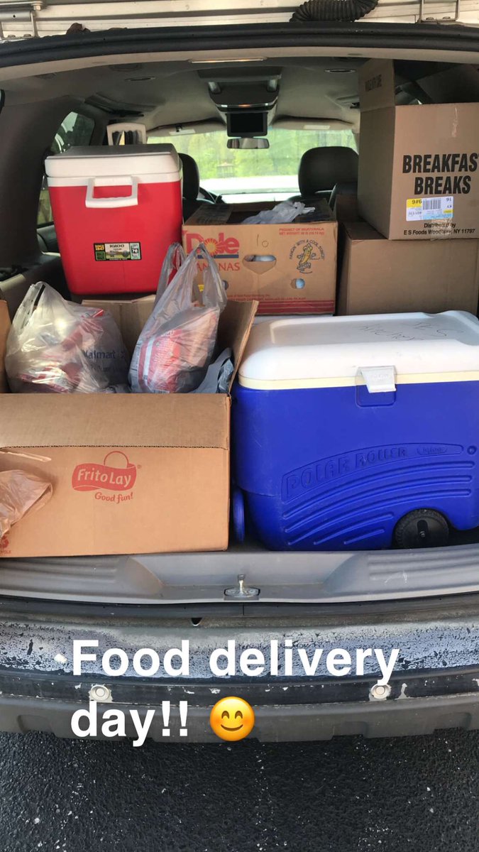 jennyrayb's tweet photo. So happy I am able to deliver lunches to our students and keep them #HealthyatHome!
#TeamKentucky
#Togetherky
#JESRocks https://t.co/fz9gJZHFj2