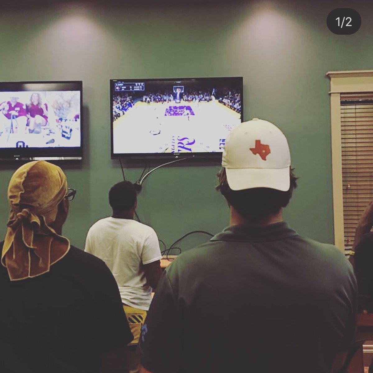 Where else has active video game tournaments on the BIG SCREENS? 🤔 NO WHERE. Find out four yourself why CQ is the # 1 Student Housing community in Mobile! 💯 #ResidentPerks #ResidentEvents #CampusQuarters #LoveWhereYouLive #RoommateMatching #wearesouth #southalabamajaguars