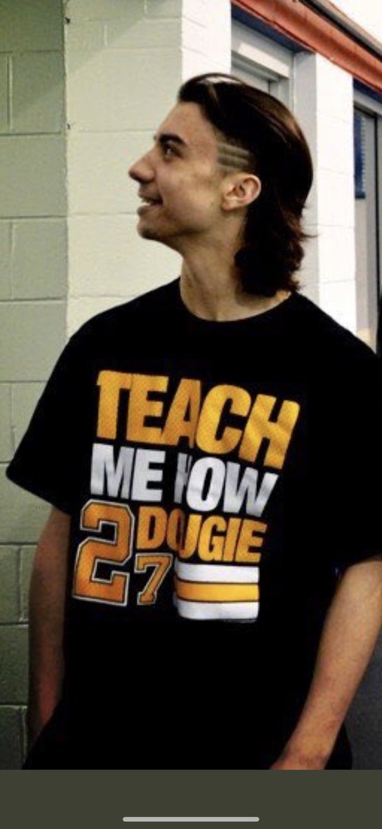 COCOxPUFFZ's tweet photo. When this quarantine ends there is a very high chance that the mullet will be making a comeback....👀 #SummerOfTheMullet https://t.co/tfXnMWAHZF