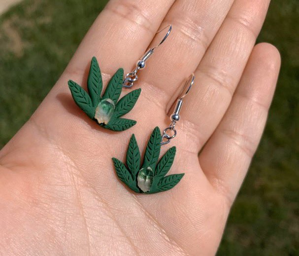  @bella_eliasMy name is Bella and I’m a wire wrapper and polymer clay artist. I made the polymer marijuana leaf earrings with clear quartz on themMy Twitter is  @bella_elias to see more of my art
