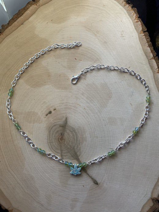  @cateyearts my name is Kayla and i am a jewelry artist from Florida! I use synthetic opals, crystals, and other fun charms in my designs! I made lil the weed leaf necklace! 