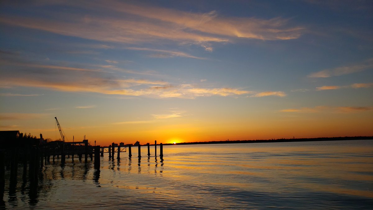 longbeachfly's tweet photo. A beautiful late April #sunset @SamanthaAugeri 
#LongBeach #WestEnd https://t.co/prXrIOTPA2