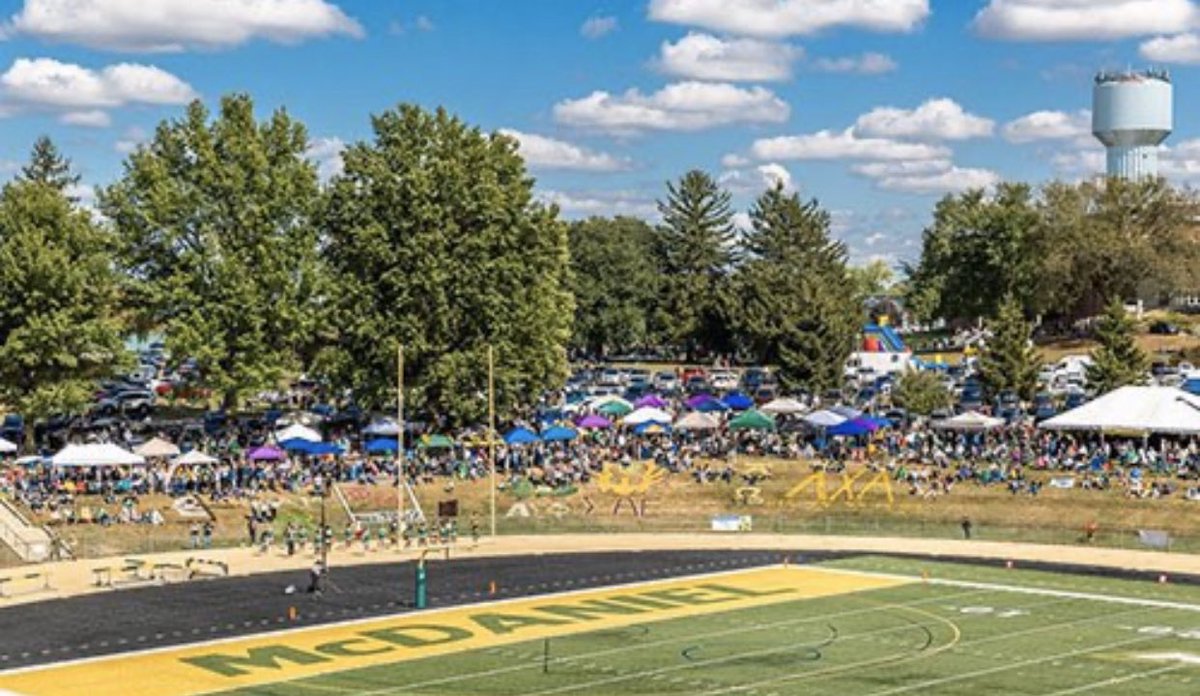 __BManuel's tweet photo. I’m very excited to announce that I will be continuing my academic and football career at McDaniel College #Getonthehill #greenterror 🟢🟡🏈 @McDanielCollege @McDanielFBall @Coach_Marr @CoachWhiteMcD @decatur_fb https://t.co/wO6ouV5GyR