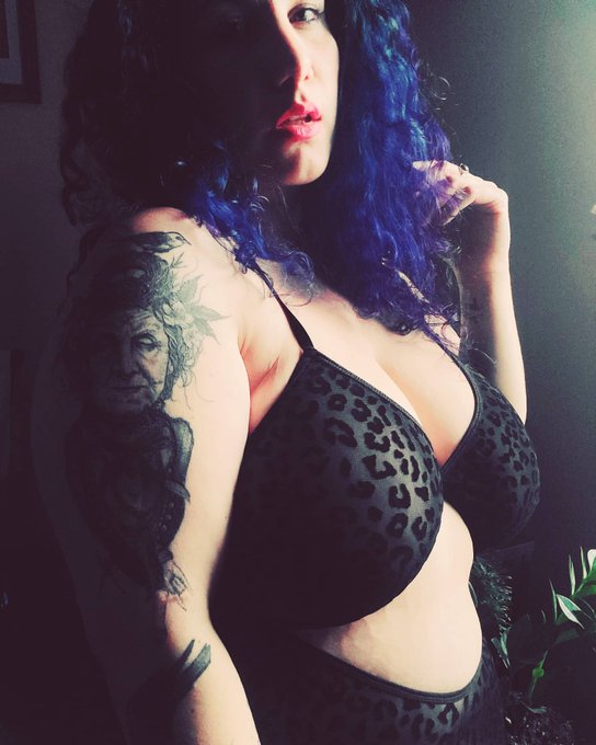 Oh, hi #poetry #curves #plussizemodels #420day https://t.co/HgDu6aaVpr<a href="/tag/poetry"class="tags">#poetry</a><a href="/tag/curves"class="tags">#curves</a><a href="/tag/plussizemodels"class="tags">#plussizemodels</a><a href="/tag/420day"class="tags">#420day</a>