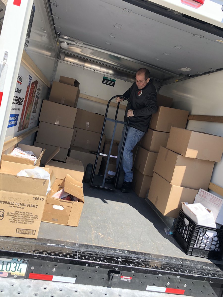 _MOPAL's tweet photo. It’s #VolunteerAppreciationWeek and we had to shout out our amazing volunteers that have helped us deliver  nearly 1,000 meals to families over the past few weeks❤️

WE WILL GET THROUGH THIS TOGETHER 💯‼️

#mopal #keepingkidsfirst #wearepal #inthistogether #stayhomestaysafe https://t.co/bAhj3RSowV