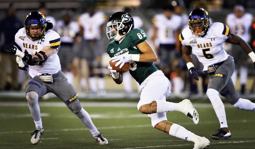 M_80lane's tweet photo. Solid day talking to some GREAT coaches down in Long Beach‼️
They couldn’t help but ask “hey, how is @jrucker_ doing up there in Sac? Dude was SPECIAL back in his High School Days.”
You’re a legend down there Ruck! 😂
#VirtualRecruiting
#LAHornets
#StingersUp 🐝 https://t.co/mxutybohcf