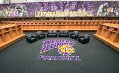 DeVonH_90's tweet photo. I’m extremely blessed to receive another offer from Western Illinois University @Coach_Haneline @coachlester91 #GoLeathernecks🟣⚪️ #DlineFactory! https://t.co/6hHEegcarW