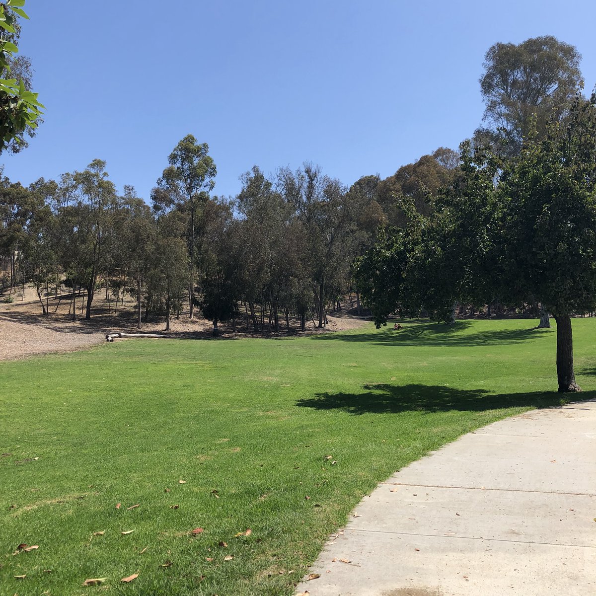 #COVID19 Update: This afternoon Mayor Faulconer announced the City will be reopening some neighborhood and community parks for passive individual use only.
Details: bit.ly/2KnpYel