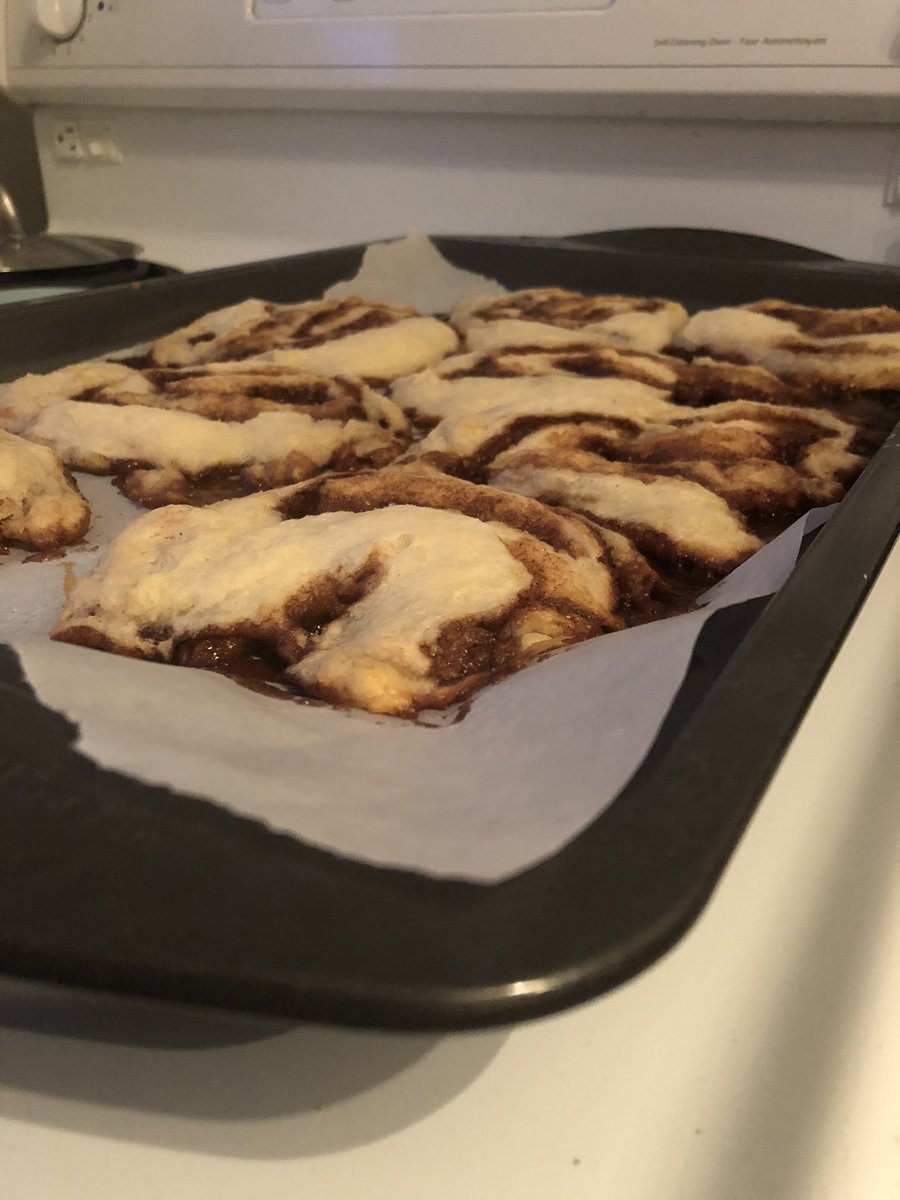 Baking is a science🧪 tonight’s cinnamon bun ‘experiment’ did not go well and they turned into strudel  🤦🏼‍♀️ #QuarantineFAIL