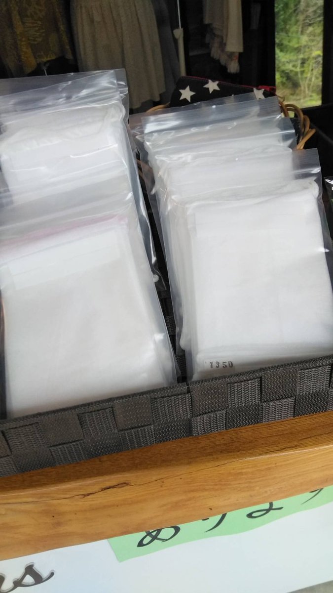 VousCheri's tweet photo. 不織布の手作りマスクも入荷しています。ガーゼタイプよりお手頃なお値段で頑張っています。
#ガーゼマスク
#マスク入荷
#高知
#ゆすはら
#ハンドメイド
#手作りマスク https://t.co/rmdeHVaB7j