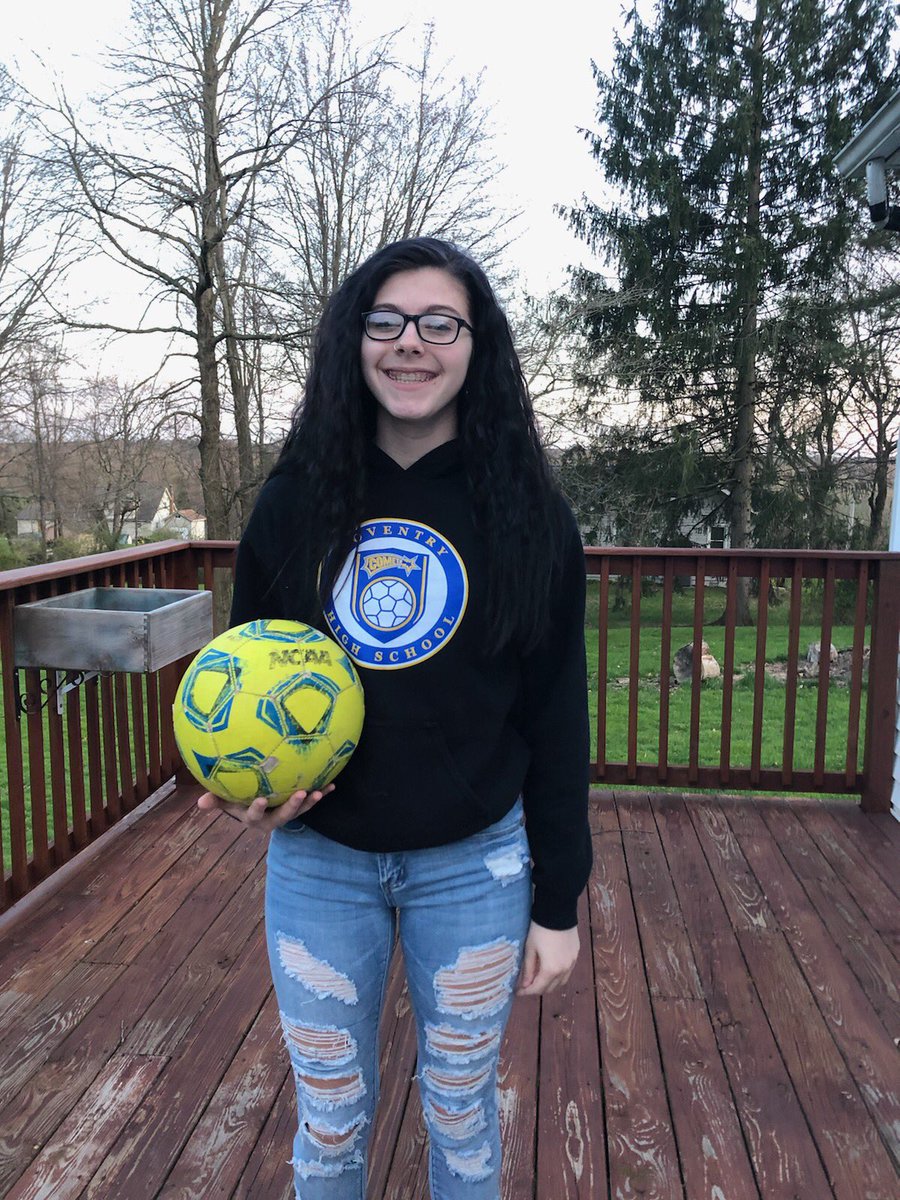 CoventryGirls's tweet photo. Another soon to be soon sophomore, Hailey, repping the comet gear and showing her support!
Thanks Hailey!! 💙💛💫
#CometStrong #YesOn8 https://t.co/0JE61rESCJ