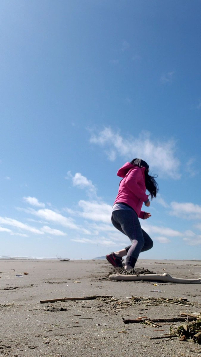 PicklezMedia's tweet image. Beach run, and wind sprints.  Trying to not be caged up!  Lockdown cant keep me down 🌊💪