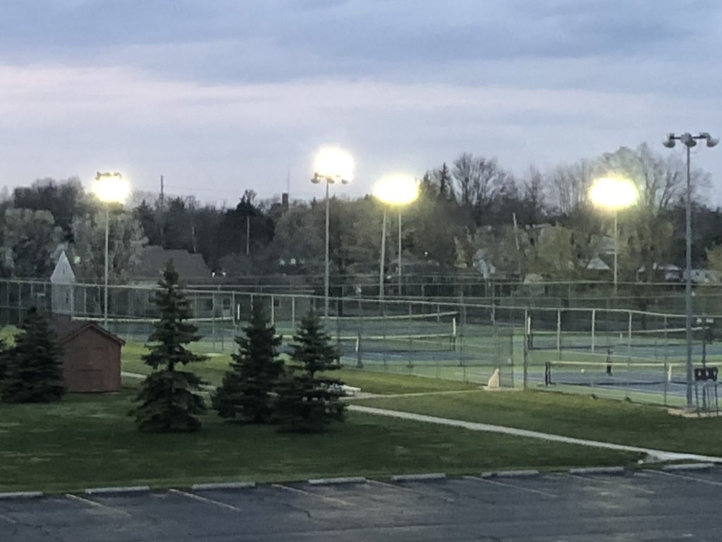 Bluestreakinfo's tweet photo. Thank you seniors for all of your hard work!!! Light up the night for the class of 2020! https://t.co/xaFixwv3WZ