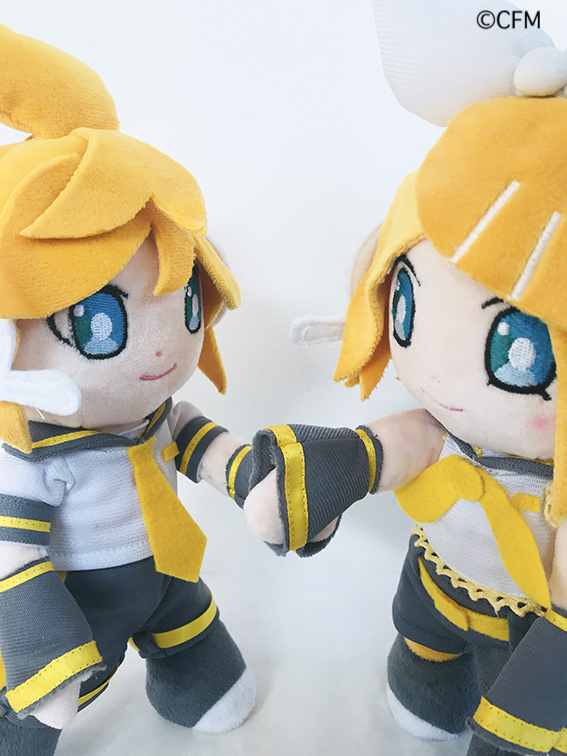 鏡音リン スタンドレイド ぬいぐるみ 立てる座れるぬいぐるみ「スタンドレイド」シリーズに鏡音リン、鏡音