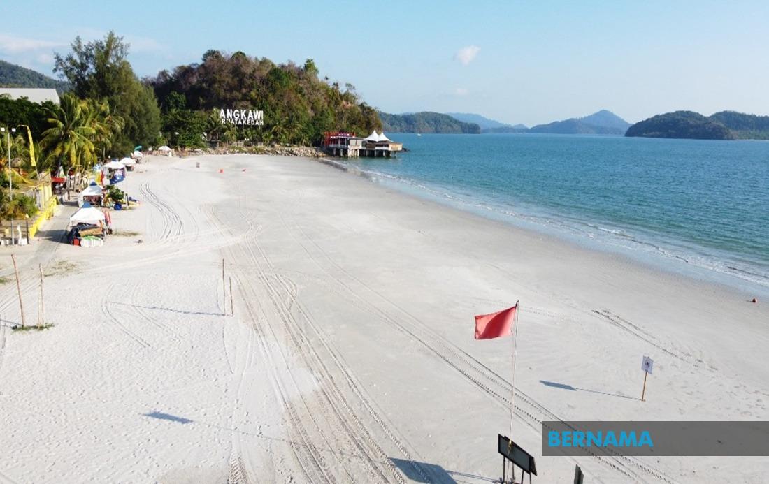 bernamadotcom's tweet photo. #PKP: Sektor pelancongan Langkawi terjejas, Pantai Chenang sepi 

https://t.co/a4OSPps9JO

#COVID19 
#PerintahKawalanPergerakan 
#DudukDiRumah
#KitaTeguhKitaMenang
#KomunikasiKita
#SihatDiRumah 
#Langkawi
#PantaiChenang https://t.co/yh9jPDEzXK