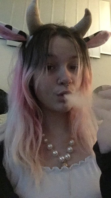 ✨Happy 420!✨ it&rsquo;s your hit 🖤 rt to puff puff pass 💨 https://t.co/ZjiAjKlR4T