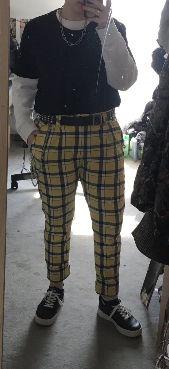 LOVE the pants i dont wear em a lot tho cuz im kinda insecure about how they fit me, sick fit tho i rate it 9/10