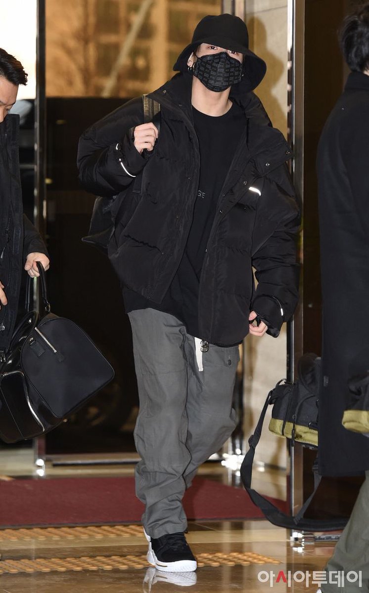 jungkook& #39;s iconic outfits; a very necessary thread.