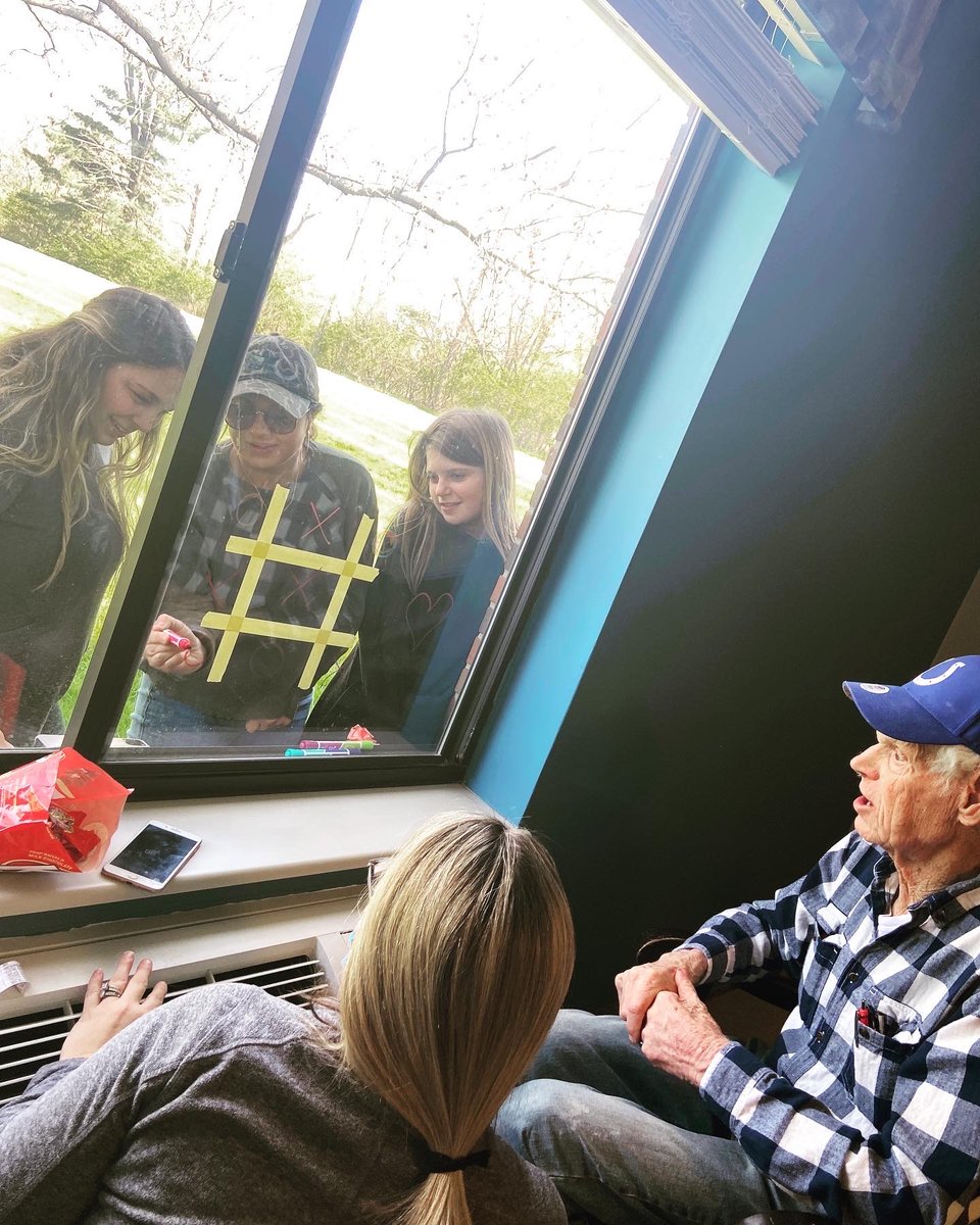 LindseyEatonIN's tweet photo. HOOSIERS FINDING HOPE: Huey's granddaughters hadn't seen him in a month due to COVID-19 &amp; they really missed him! The 85 y/o is in an Avon assisted care center. This past weekend they decided to play Tic-Tac-Toe w/him outside his window❌⭕️

(📸 @_mackenzi )

@FOX59 | @CBS4Indy https://t.co/foKqeYHvOV