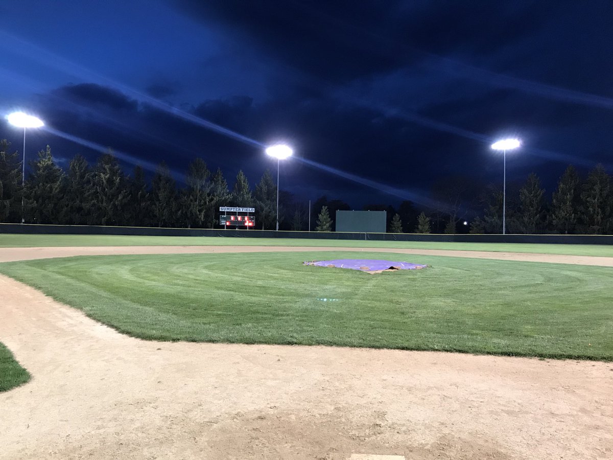 BHSBaseball_W1N's tweet photo. Beautiful night to honor the 2020 Bryan Baseball seniors at Sumpter Field! #BryanBaseball https://t.co/F4mkzAoOOo