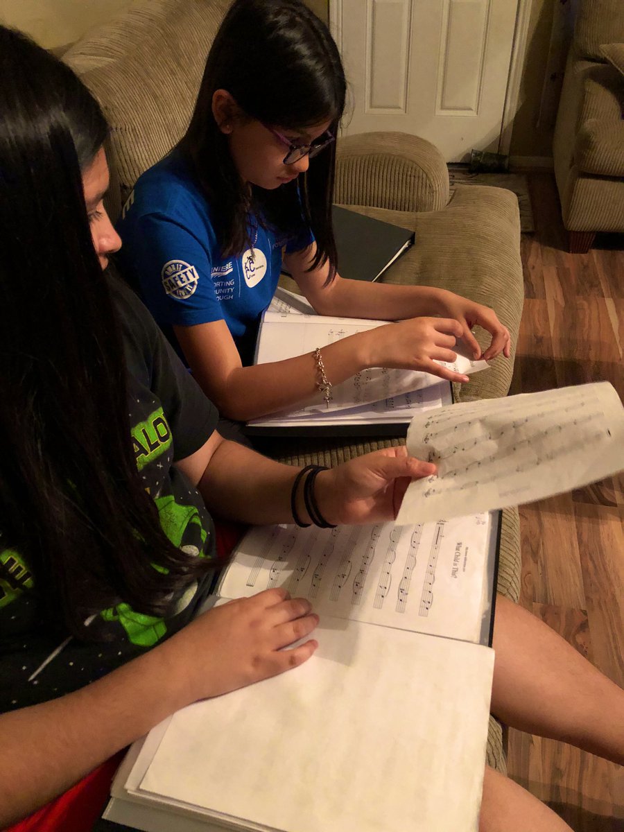 For #MondayVolunteerDay, Eliana is helping her big sis organize their sheet music. <a href="/HumbleISD_RPE/">River Pines Elementary</a> @RPE_Counselors #Treefrogs #VirtualSpiritWeek